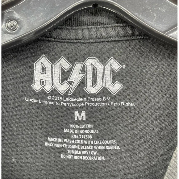 ACDC T-Shirt Women's Sz M Black ACDC Back In Black 1980 US Tour Crew Neck - Picture 9 of 10